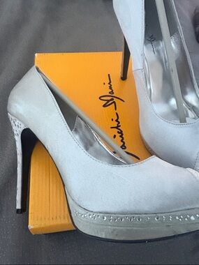 Light Gray Peep-Toe Platform Heels 8.5